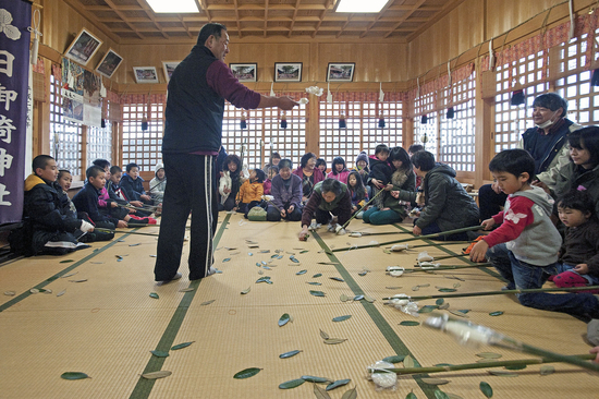 H２４．１．７　野波浦日御碕神社「お田植え祭り」が開かれました。